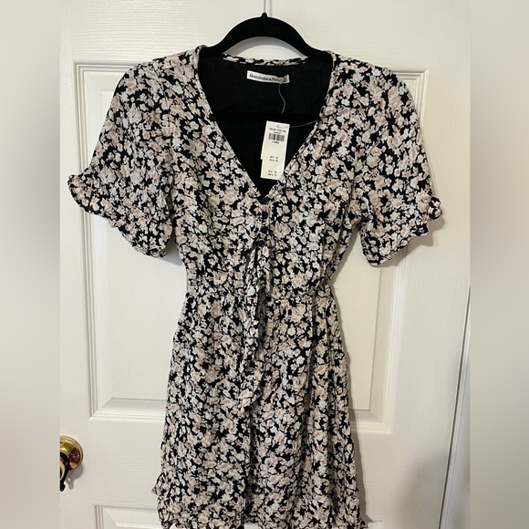 Floral Button-Up Tie-Front Dress by Abercrombie & Fitch - Picture 1 of 5